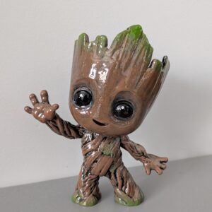 Figurine bébé groot brillant